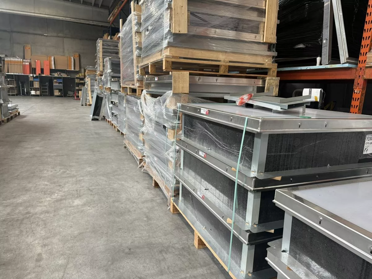 Costières et lanterneaux en stock au dépôt